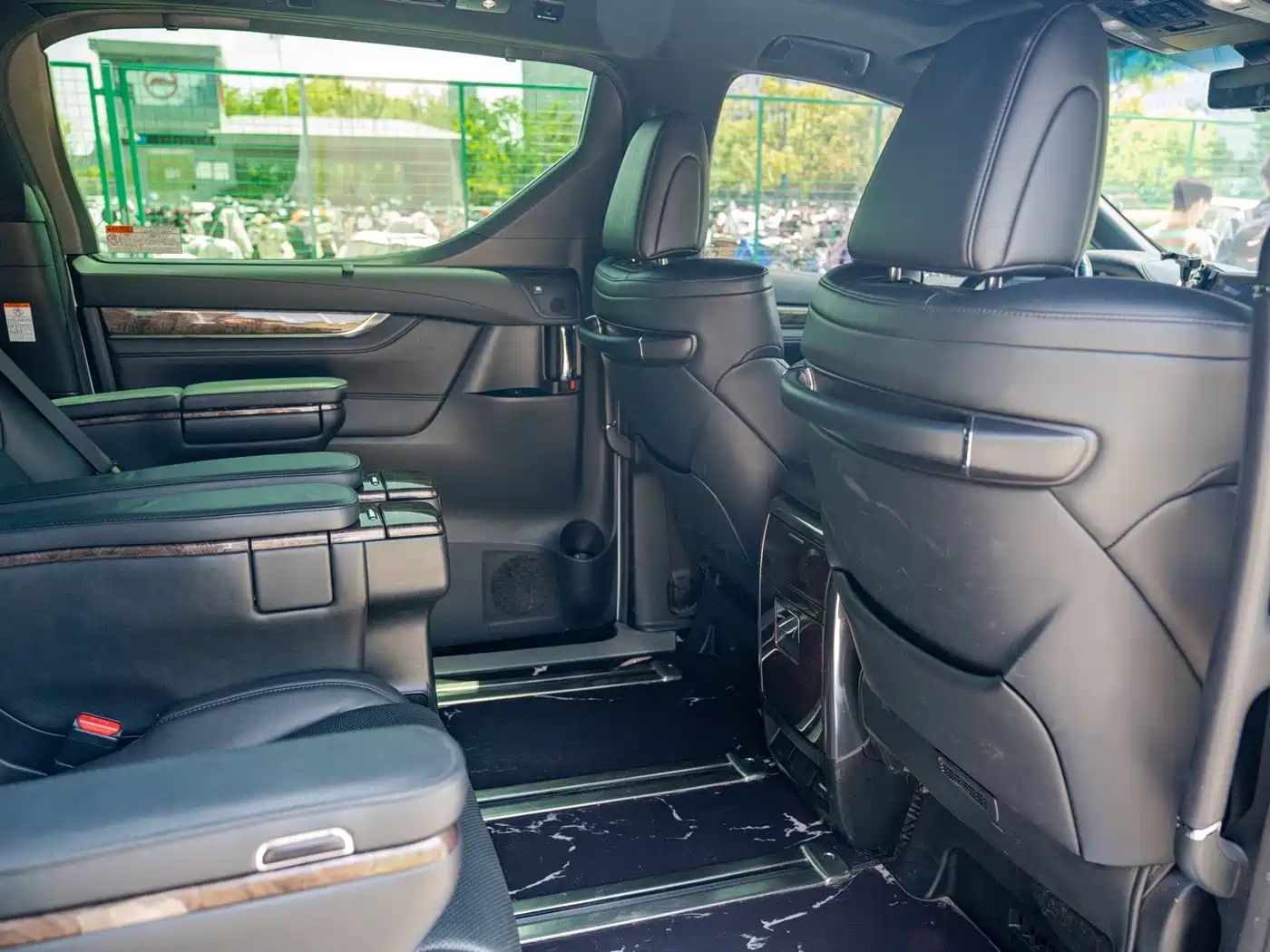 Toyota Vellfire 2020 Twin Engine 2.5L HV Premium Edition фото 12