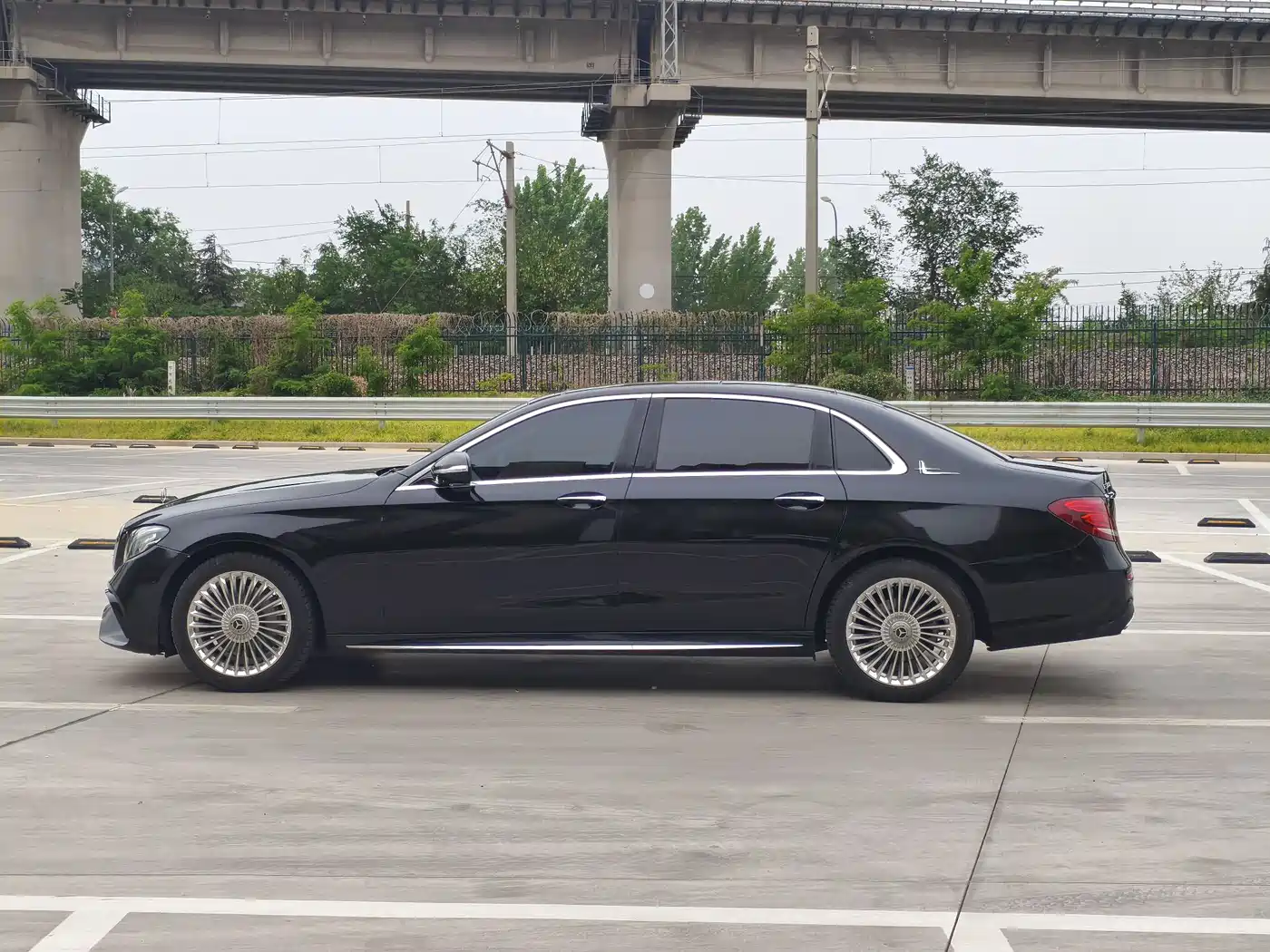 Mercedes-Benz E-Class 2019 E 300 L Sport Fashion фото 7