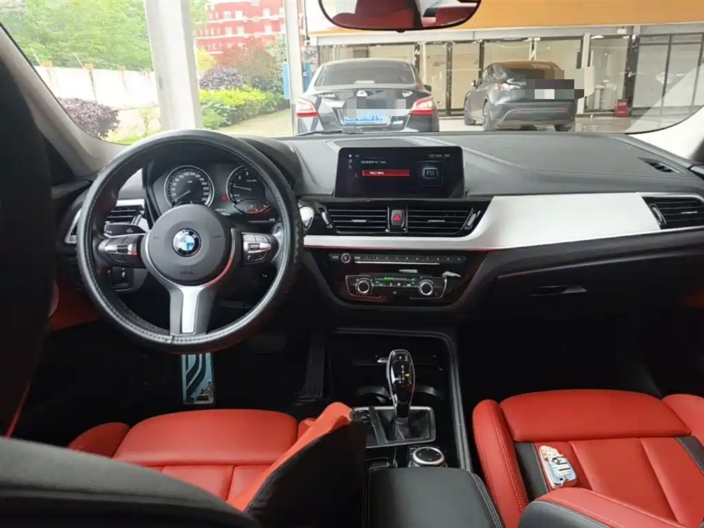 BMW 1 Series 2021 125i M Sport Black Night Edition фото 10