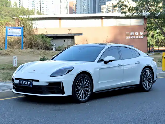 PORSCHE PANAMERA
