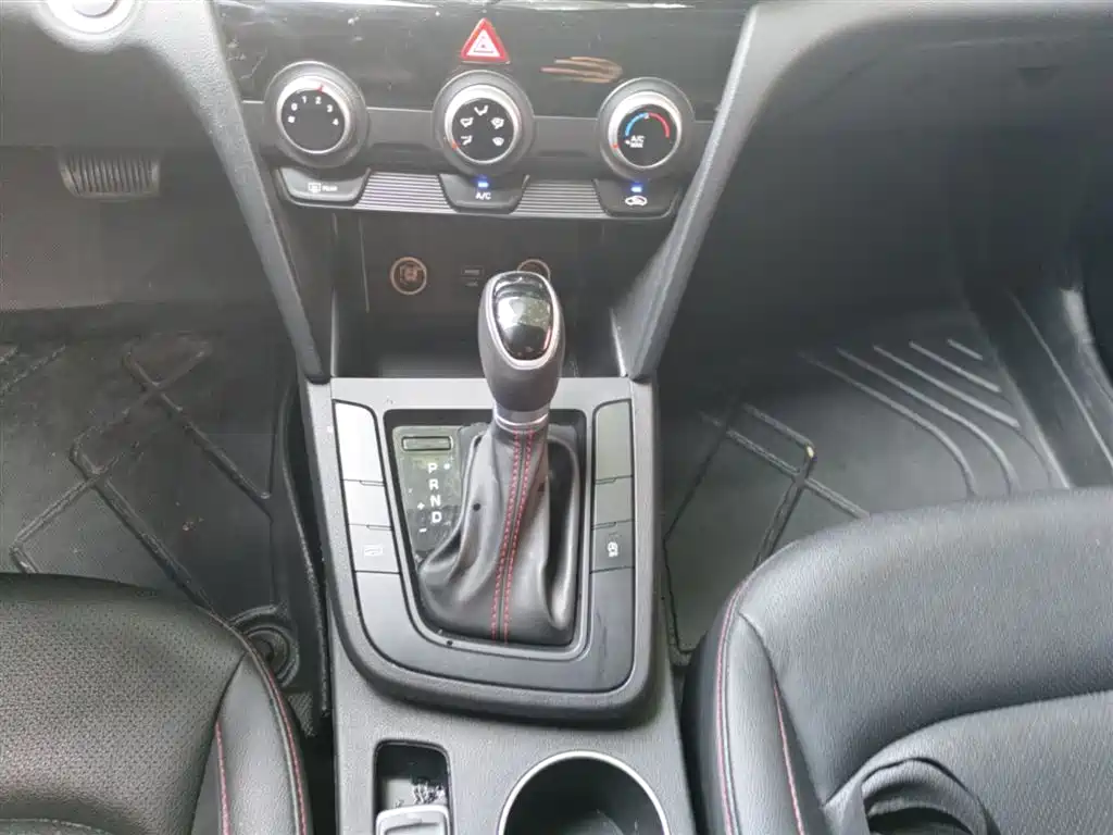 Hyundai Elantra 2020 1.4T DCT Dynamic·Vitality фото 14