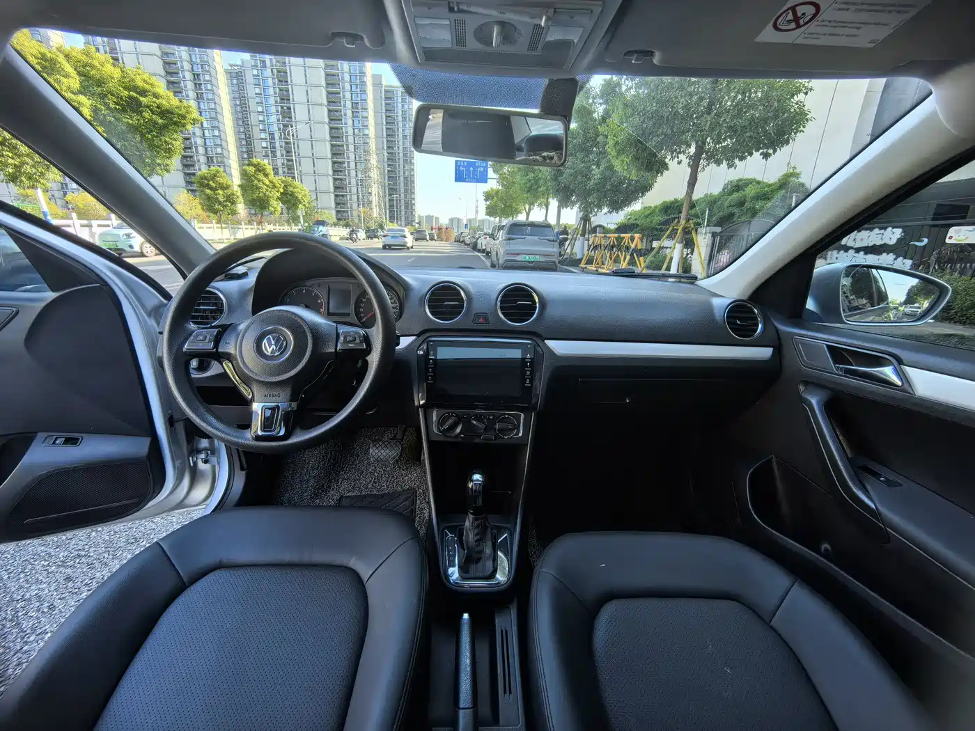 Volkswagen Jetta 2015 1.6L Automatic Luxury фото 9