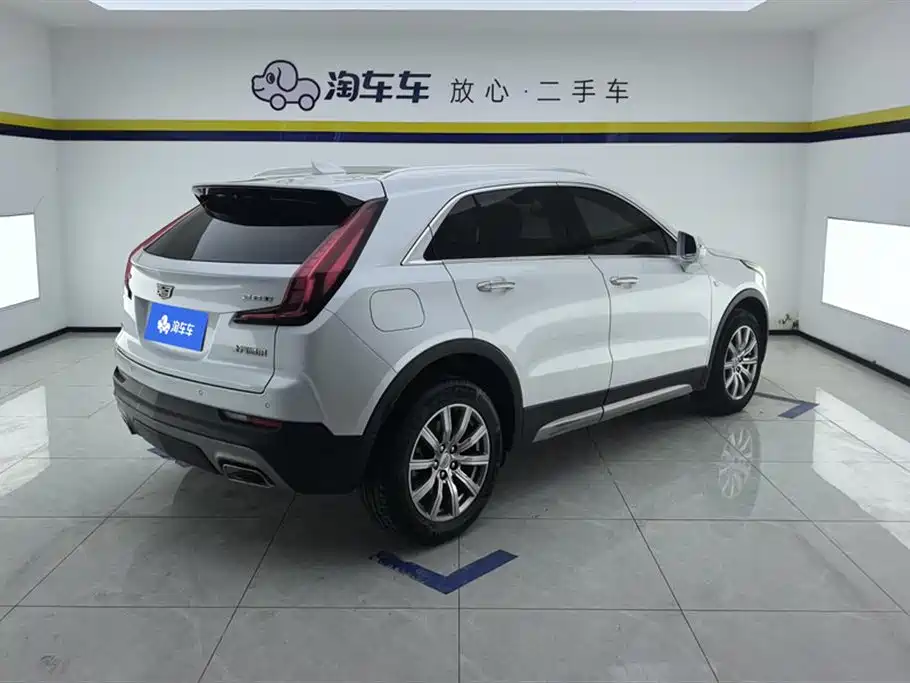 CADILLAC XT4