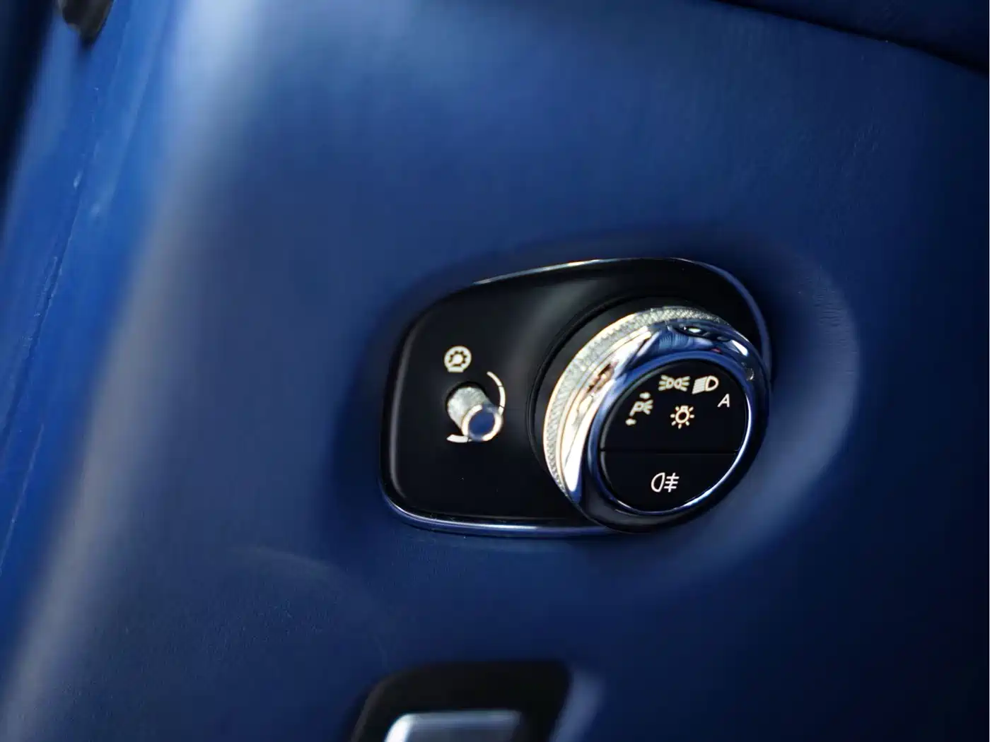 Aston Martin DB11 2019 Model 4.0T V8 Coupe фото 15