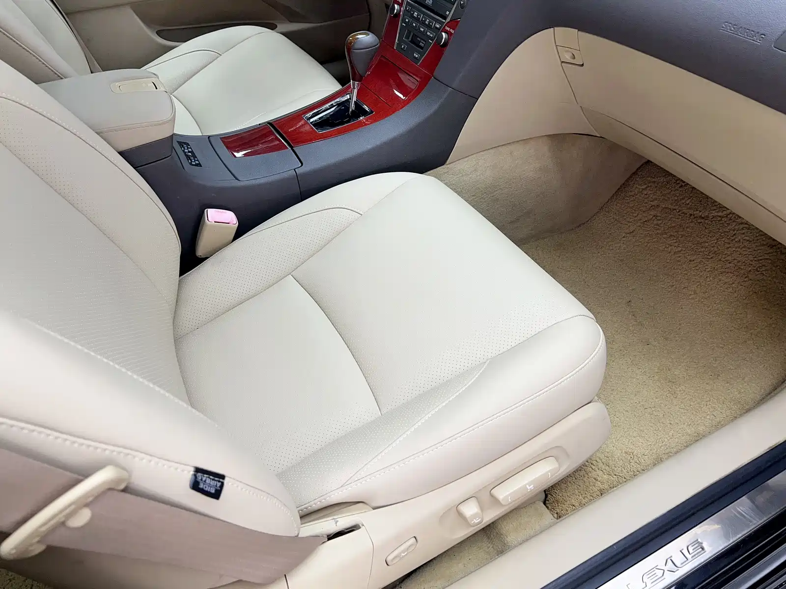 Фото 22 - Lexus ES