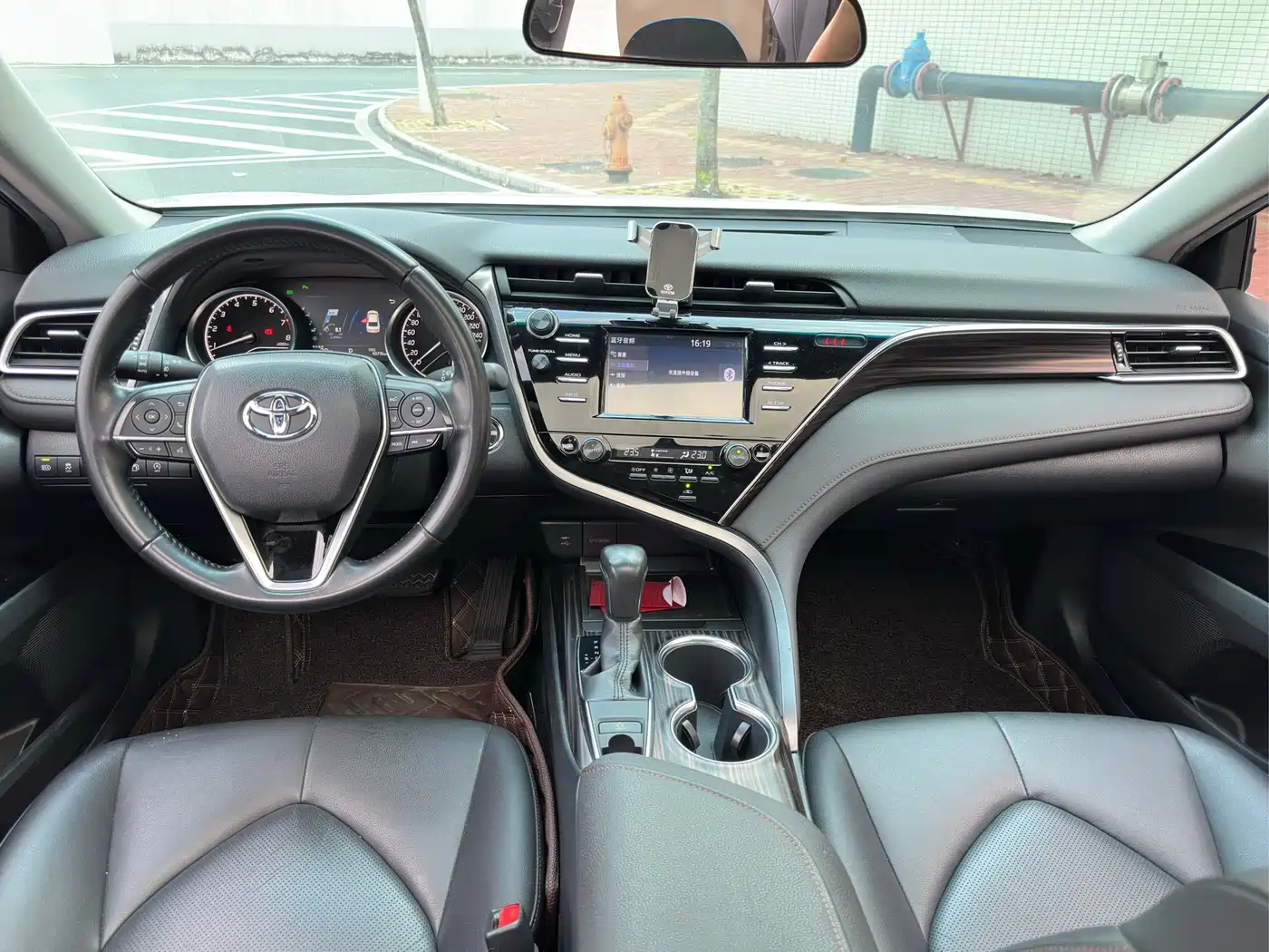 Toyota Camry 2018 2.0G Luxury Edition фото 10