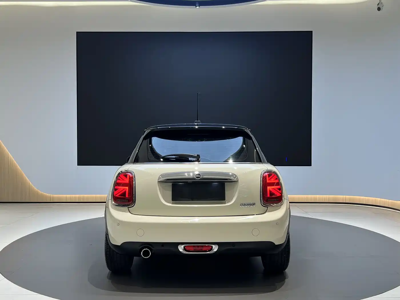 MINI 2019 1.5T COOPER Artist 5-Door фото 4