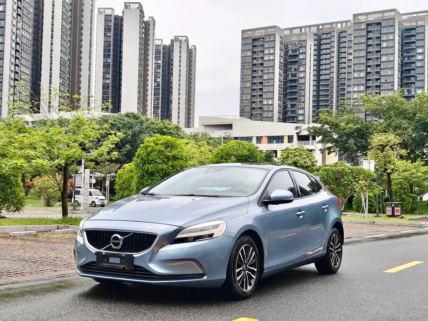 Фото 2 - Volvo V40