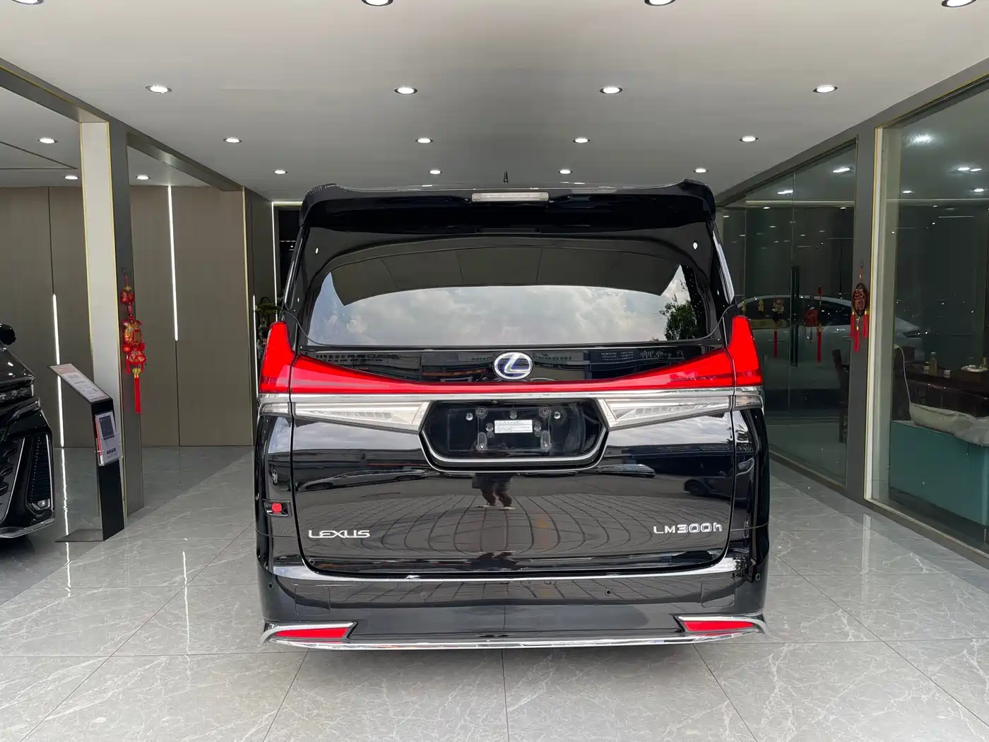 Lexus LM 2021 2020 300h 4-Seat Imperial Edition