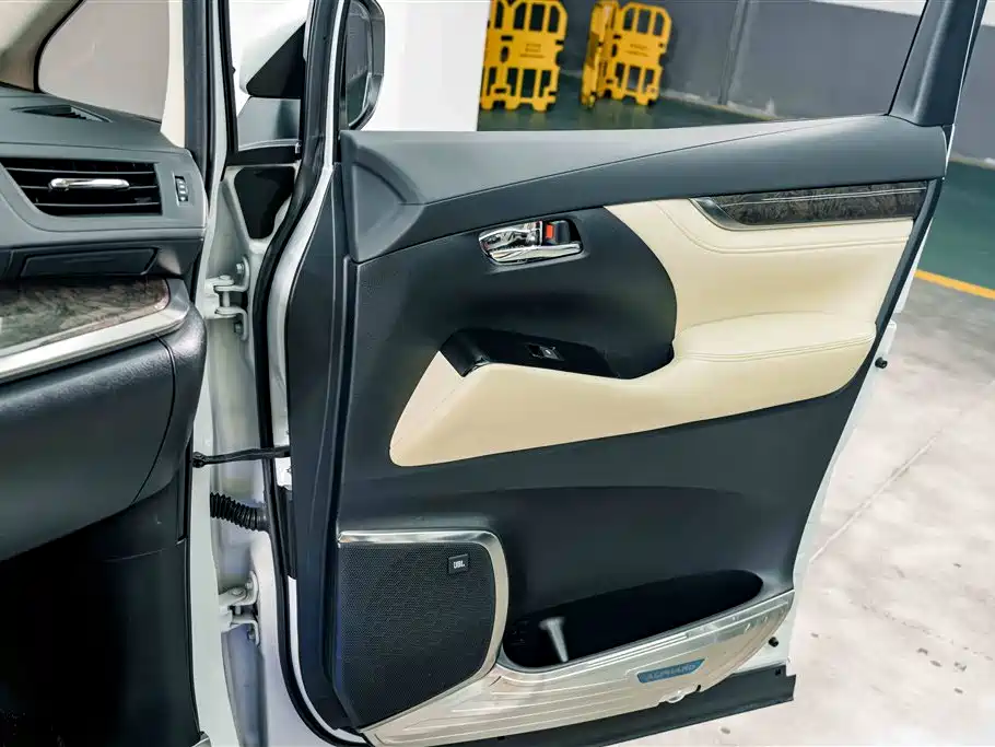 Toyota Alphard 2020 Hybrid 2.5L Premium Edition фото 15