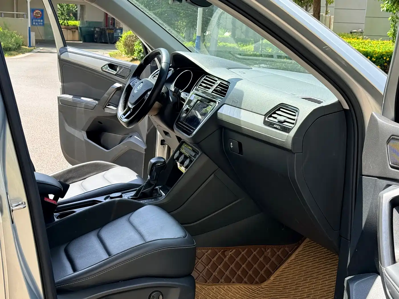 Volkswagen Tiguan L 2019 380TSI Auto AWD Smart Luxury Edition China V фото 10