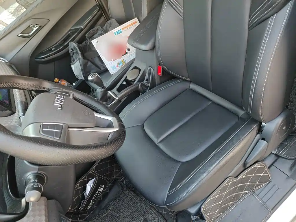 Jiangling Baodian 2023 2023 2.5T Diesel 2WD Comfort Edition Standard Wheelbase JX4D25A6L