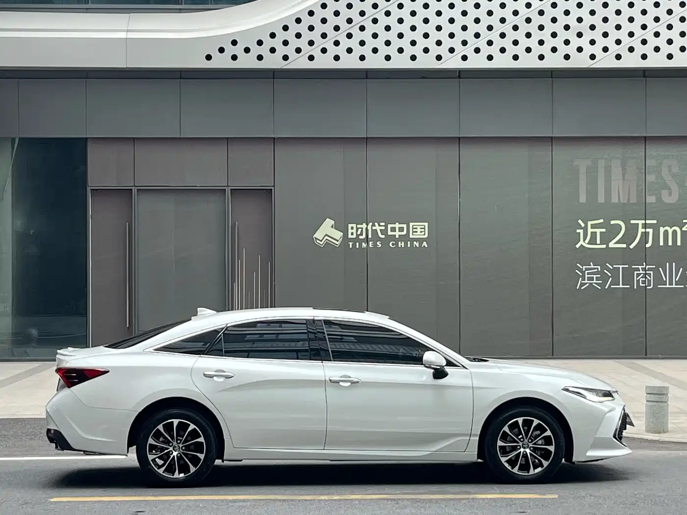 Toyota Avalon 2023 2.5L Luxury Edition фото 10