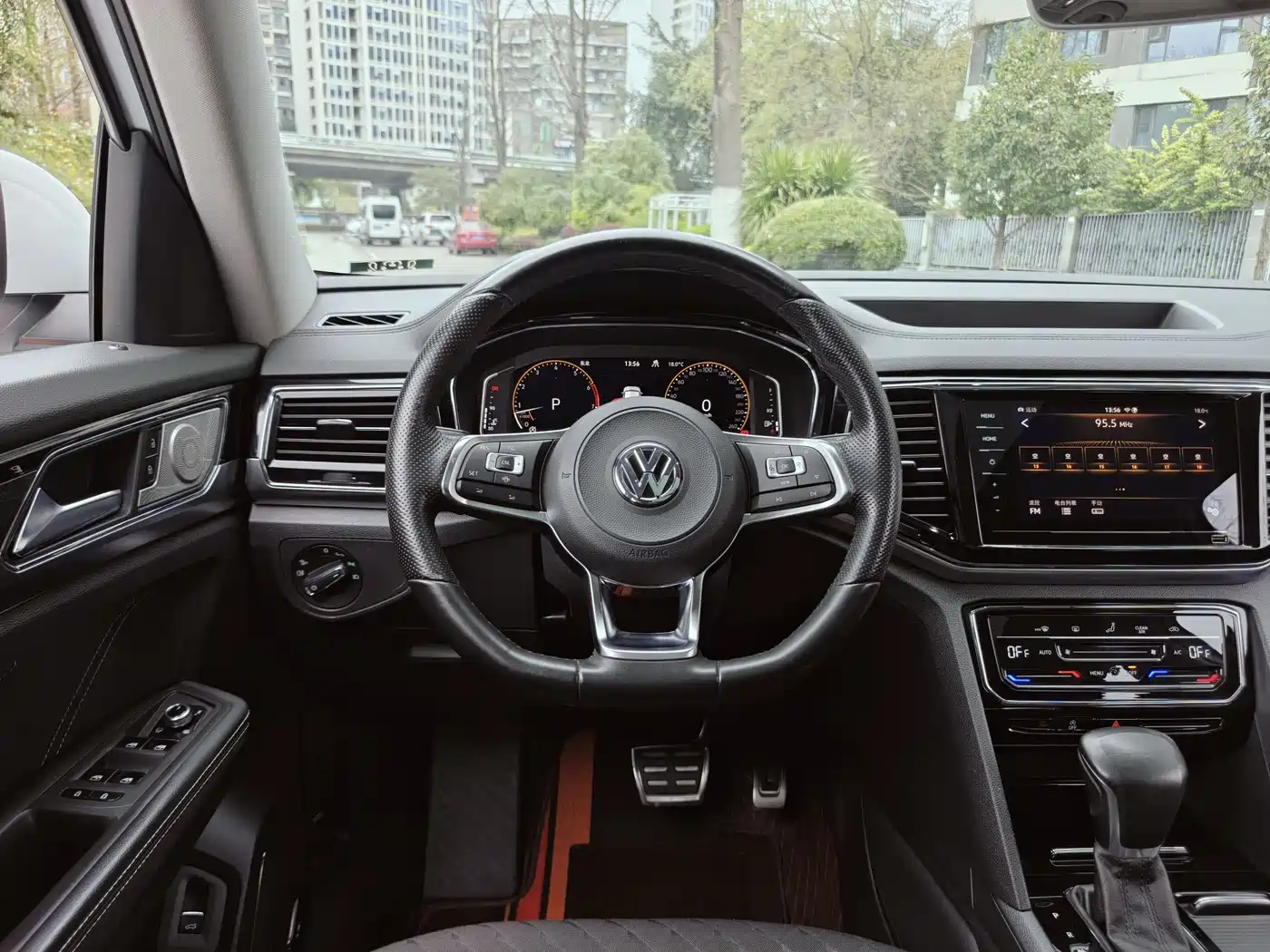 Volkswagen Teramont 2020 Teramont X 380TSI 4WD Luxury фото 13