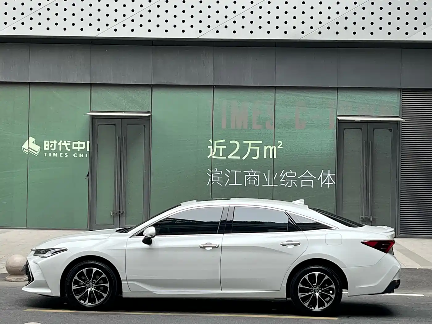 Toyota Avalon 2023 2.5L Luxury Edition фото 9