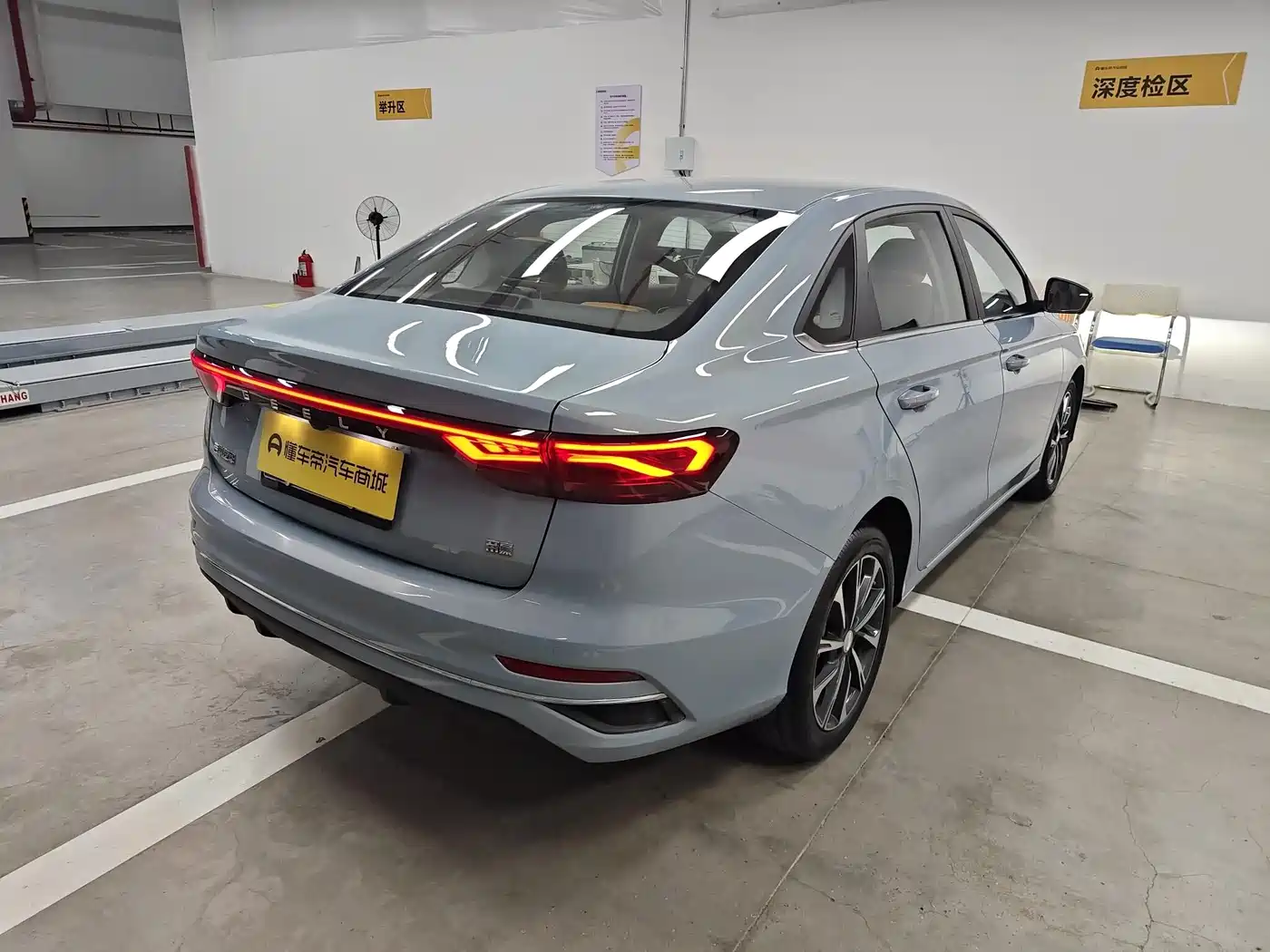 Фото 4 - Geely Emgrand