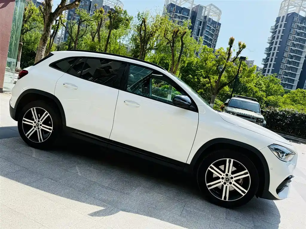 Mercedes-Benz GLA 2022 GLA 220 4MATIC фото 2