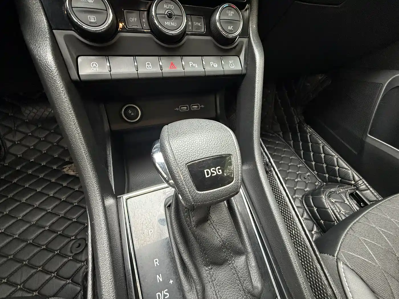 Škoda Karoq 2021 TSI280 Luxury Edition фото 15