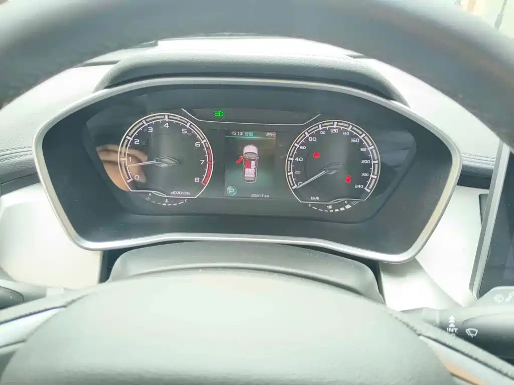 Фото 4 - Geely Coolray