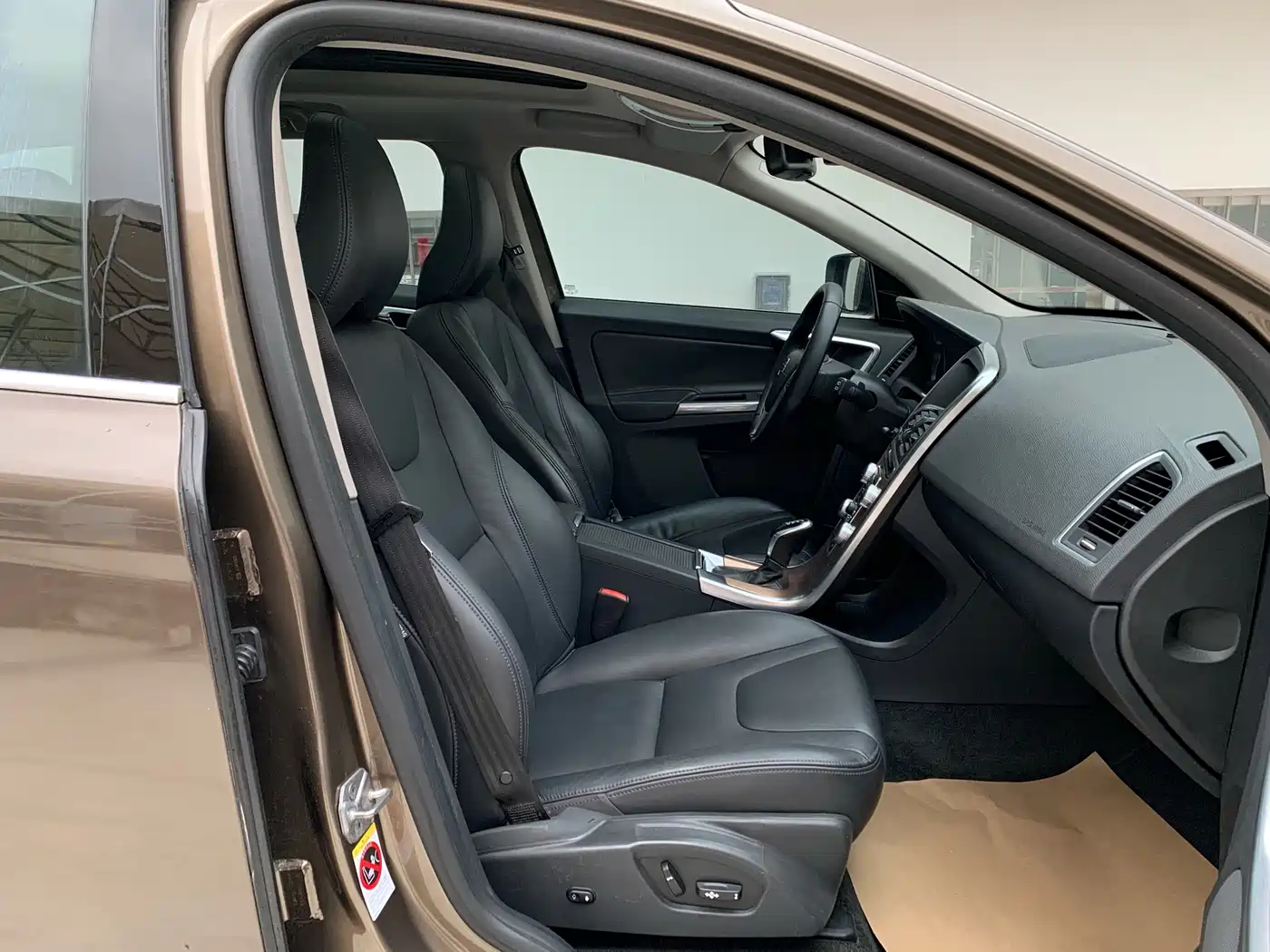 Фото 8 - Volvo XC60