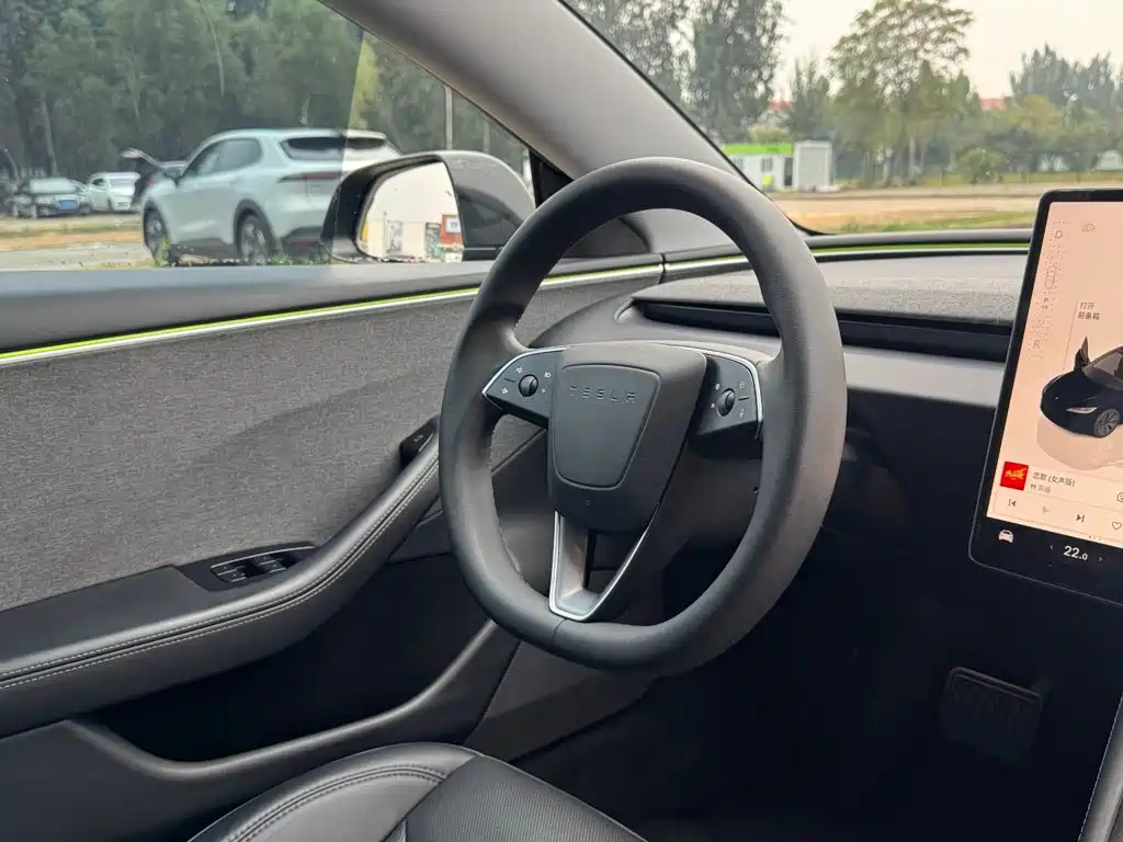 Photo 26 - Tesla Model 3