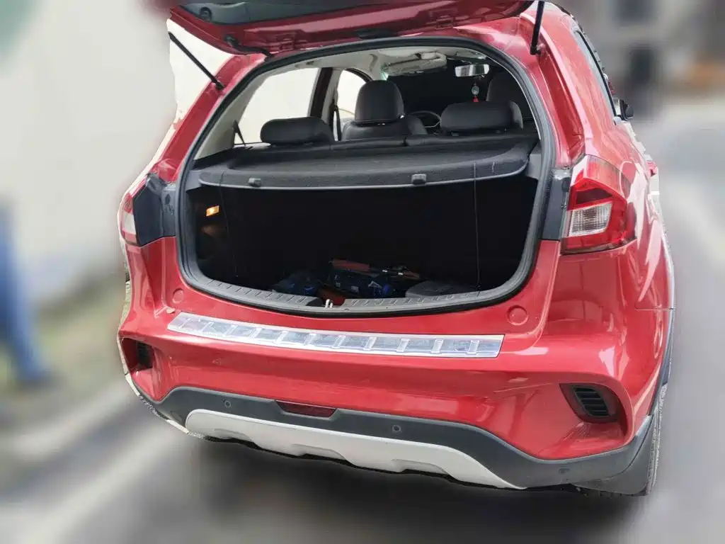 Фото 5 - Geely Vision X3