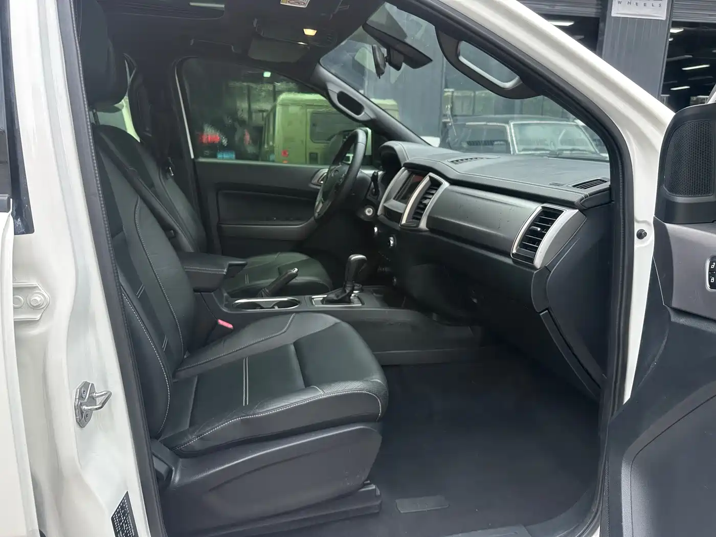 Ford Everest 2018 2017 2.0T Gasoline Automatic 4WD Luxury Edition 7-Seater