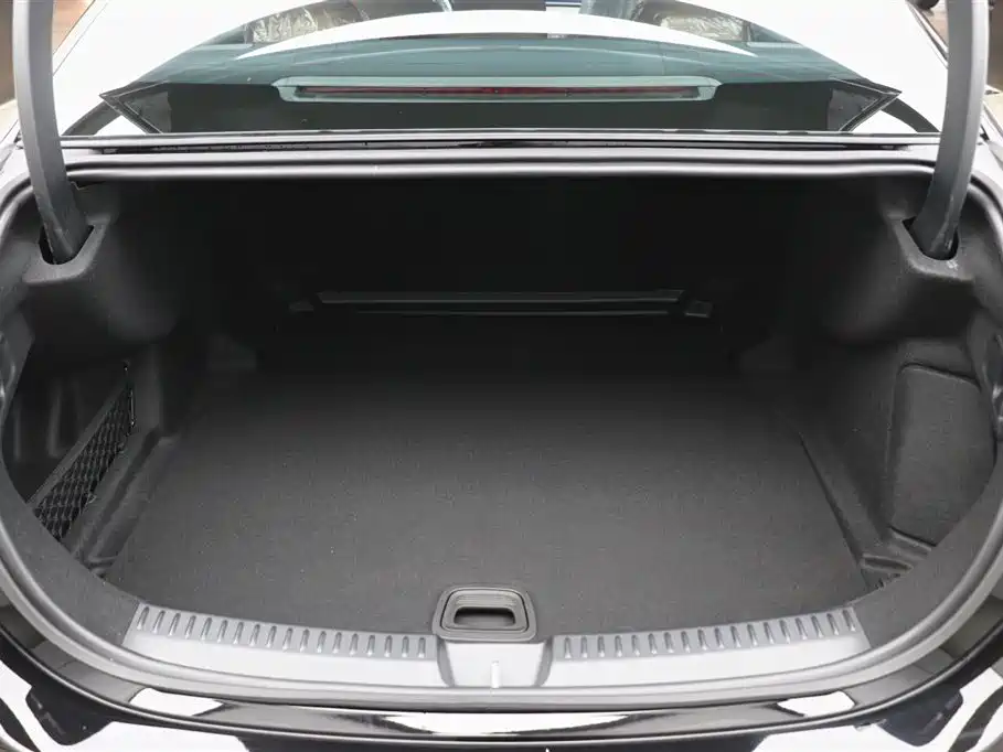 Mercedes-Benz E-Class фото 26