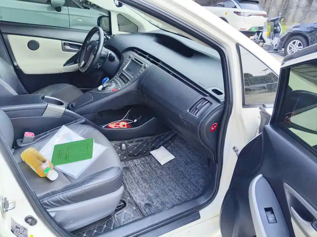 Toyota Prius 2015 2012 1.8L Luxury Advanced Edition