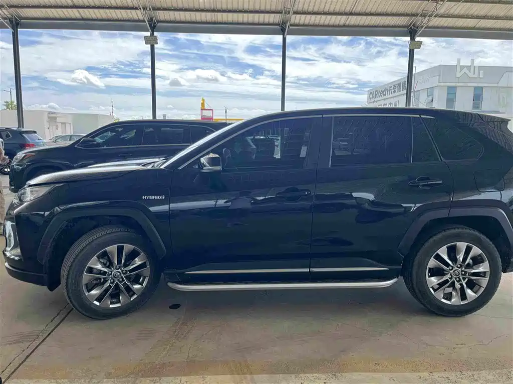 Toyota Wildlander 2023 2022 Hybrid 2.5L E-CVT FWD Luxury PLUS Edition