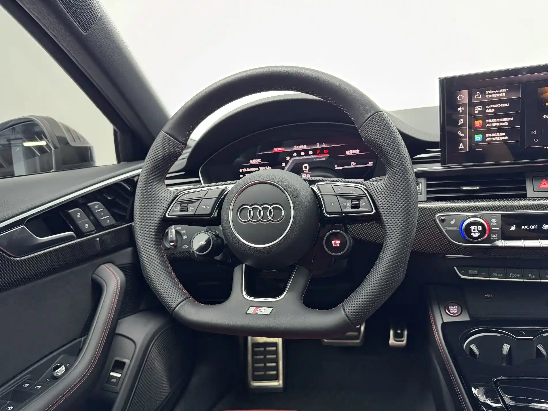 Фото 19 - Audi S4