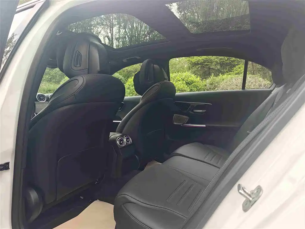 Mercedes-Benz C-Class 2025 Facelift C 260 L Night Sport Edition фото 12