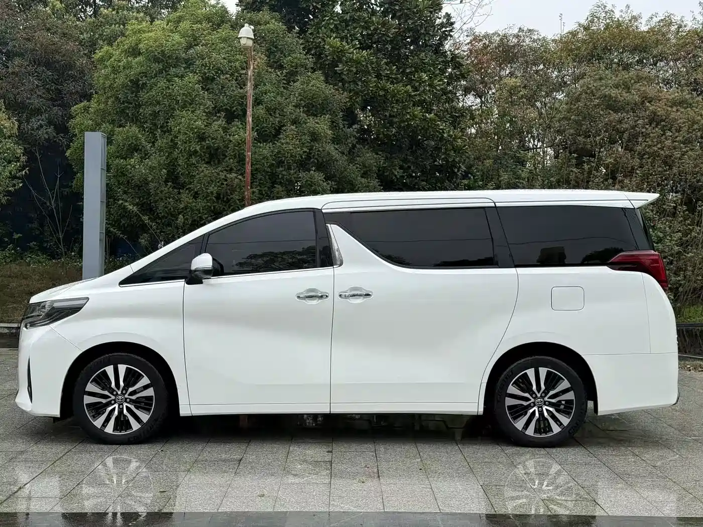 Toyota Alphard 2018 Facelift 3.5L Premium Edition фото 4