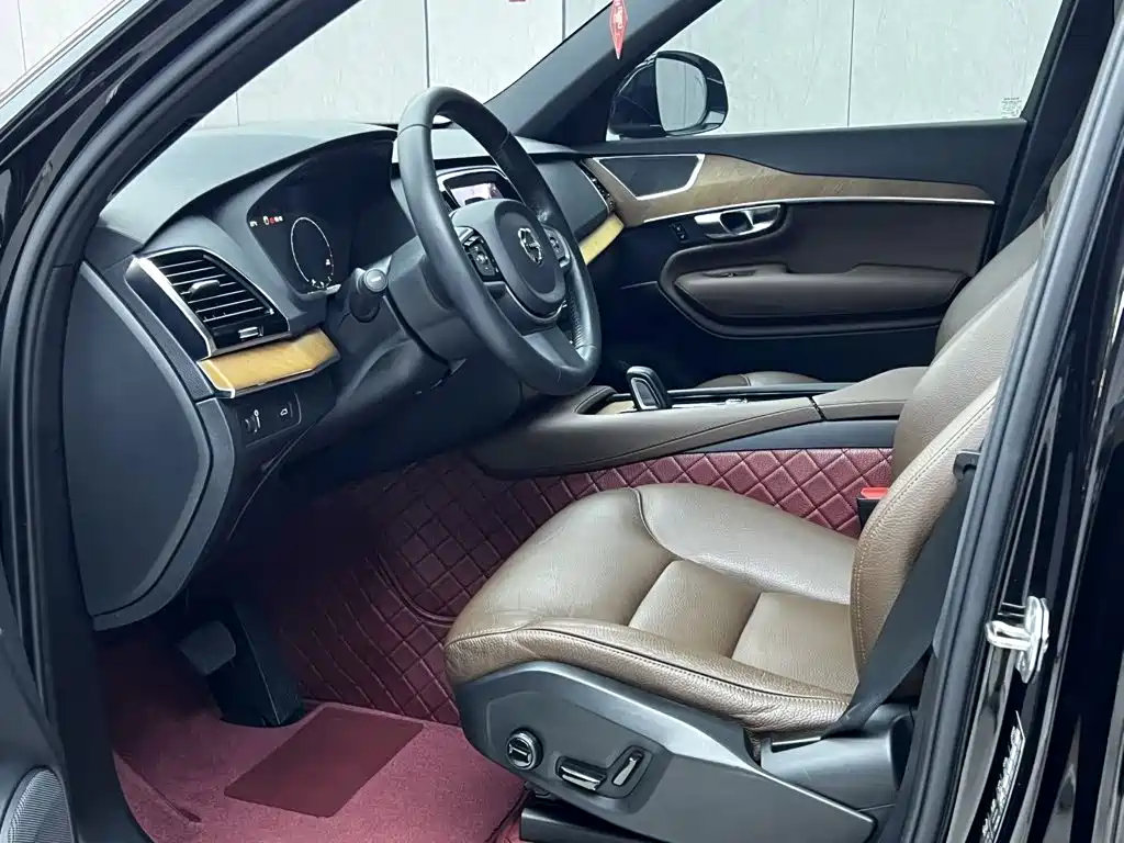 Photo 4 - Volvo XC90