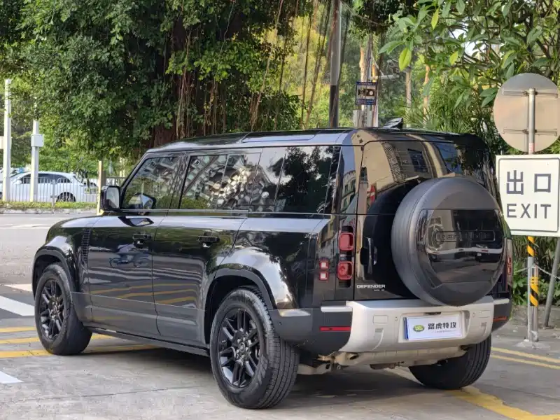 Land Rover Defender 2020 Model 110 P400 SE фото 12