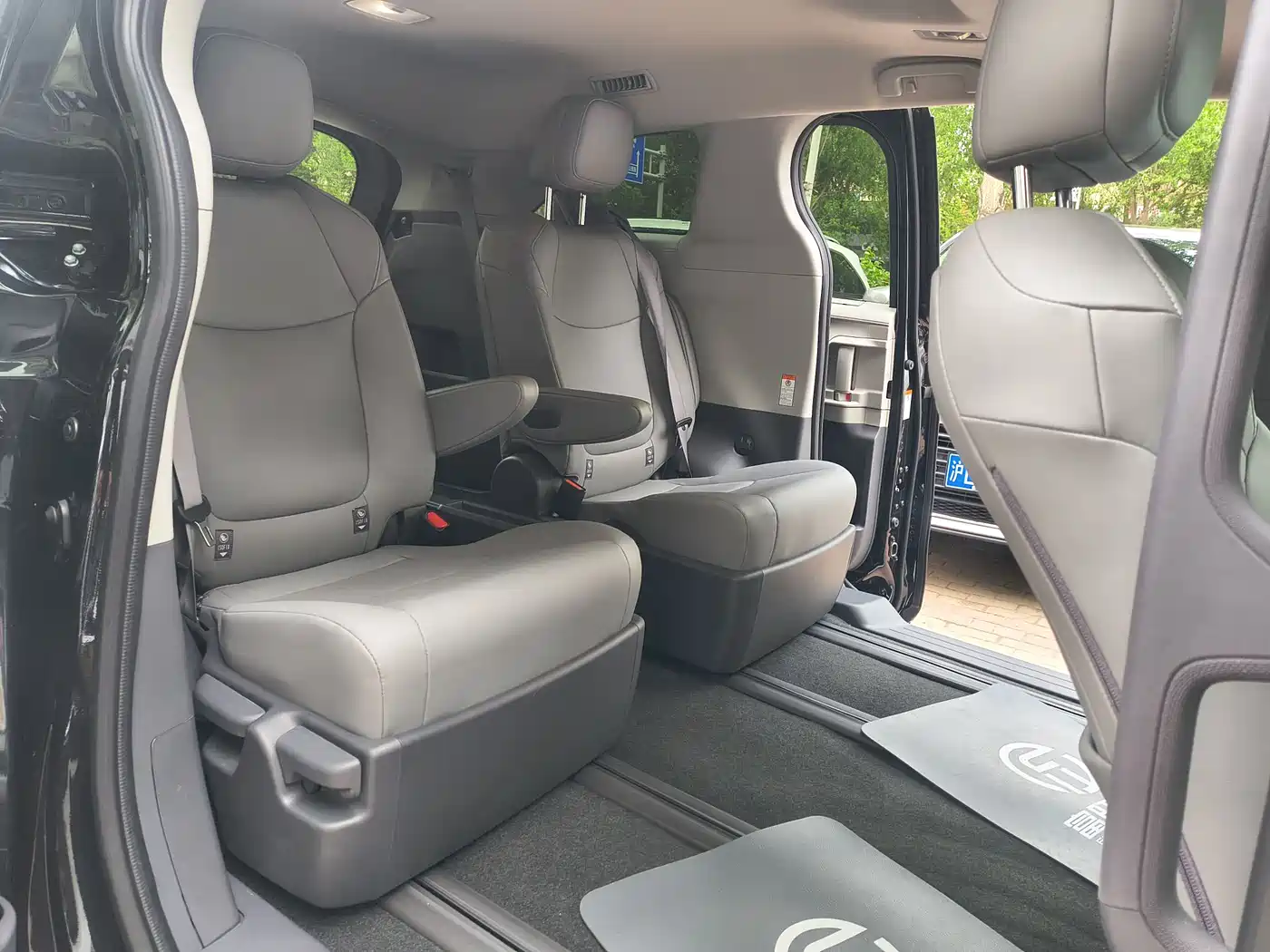 Toyota Granvia 2024 2.5L Hybrid Comfort фото 20