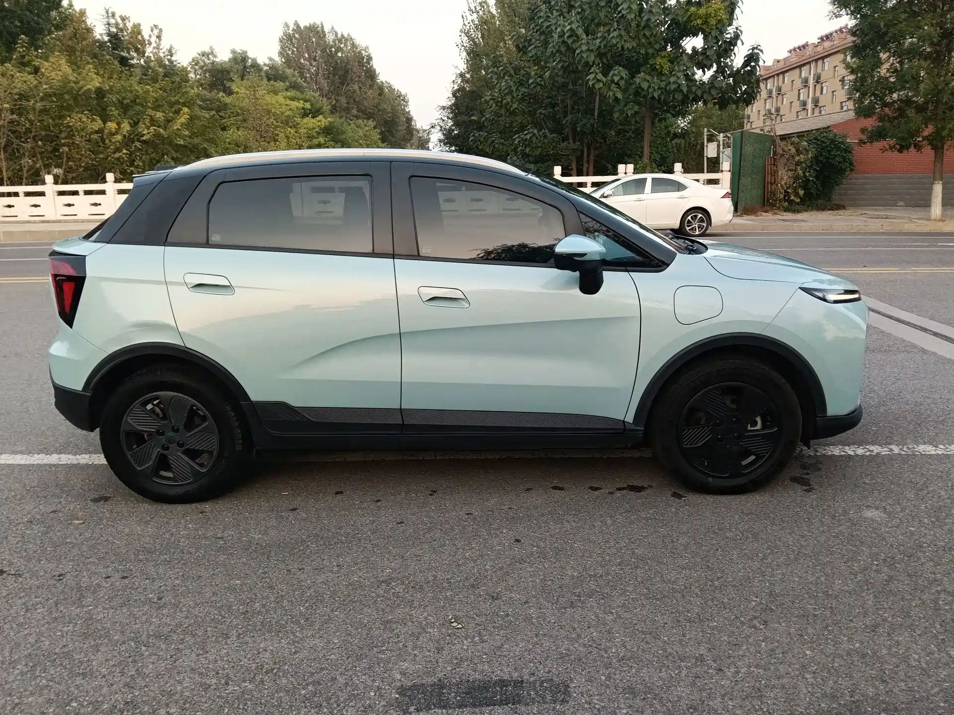 Фото 4 - Geely Geometry E Firefly