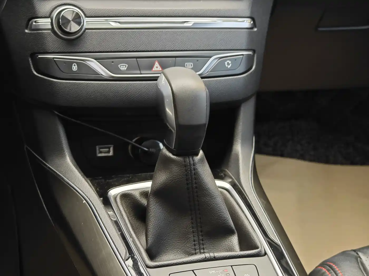 Peugeot 408 2016 1.6T Automatic Luxury Edition фото 17