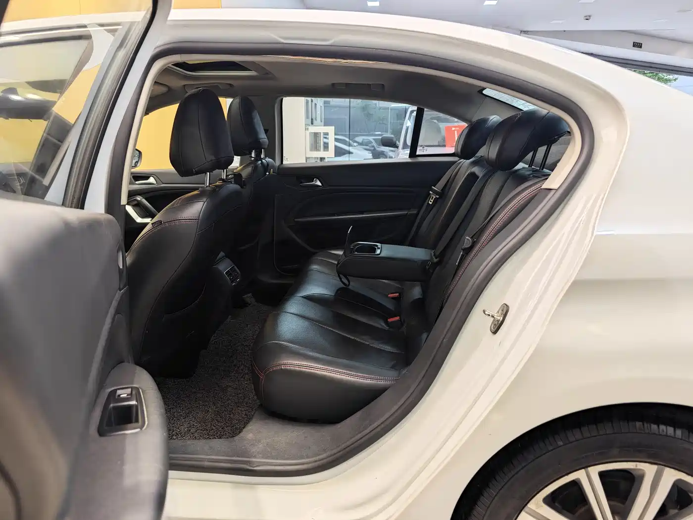 Peugeot 408 2016 1.6T Automatic Luxury Edition фото 21