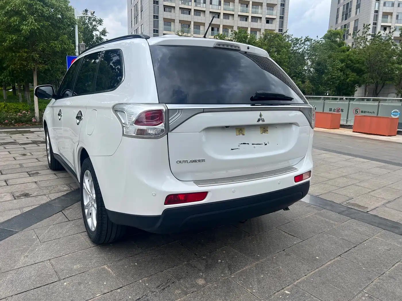 Mitsubishi Outlander (Import) 2014 2.4L 4WD Luxury Value Edition 5-seater фото 16