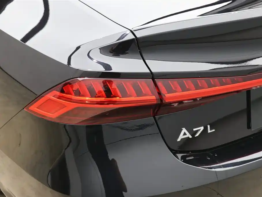 Audi A7L 2024 45TFSI S-line Dream Edition Crystal Package фото 28