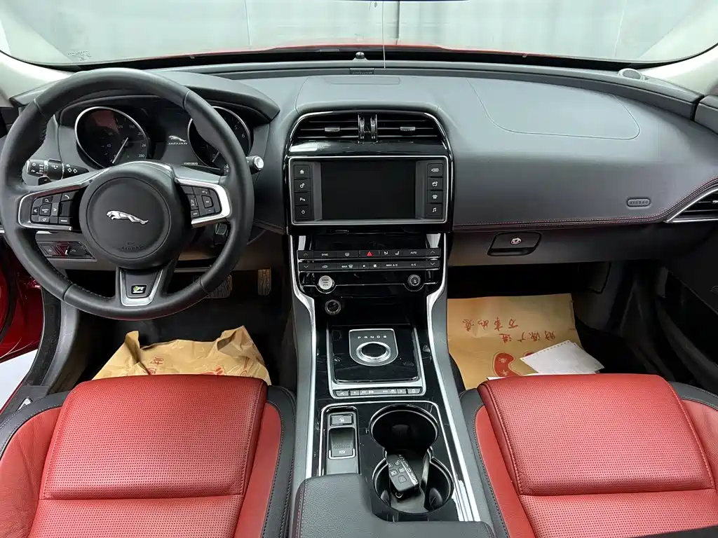 Jaguar XE 2017 2017 2.0T 200PS R-Sport
