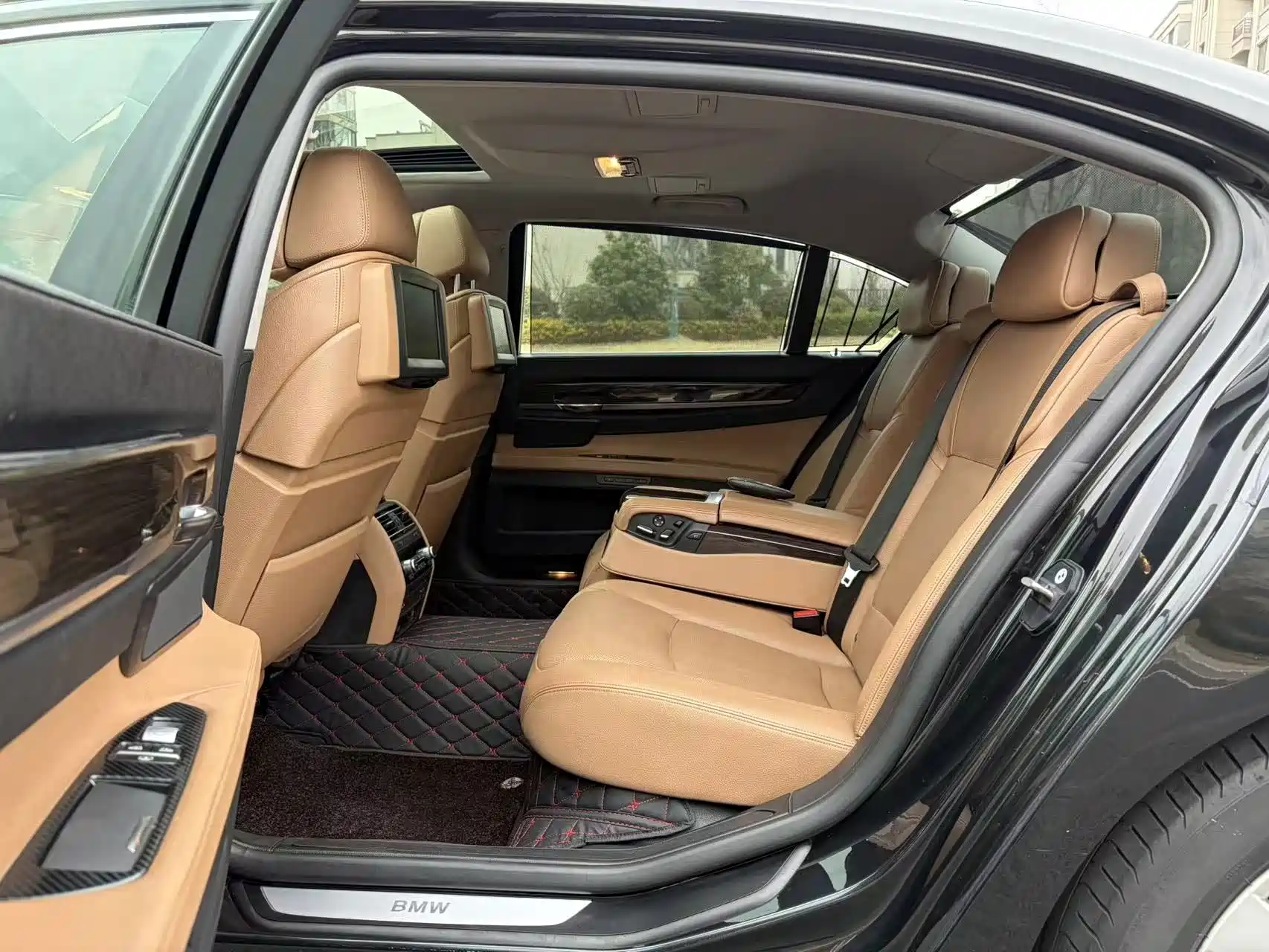 Фото 10 - BMW 7 Series
