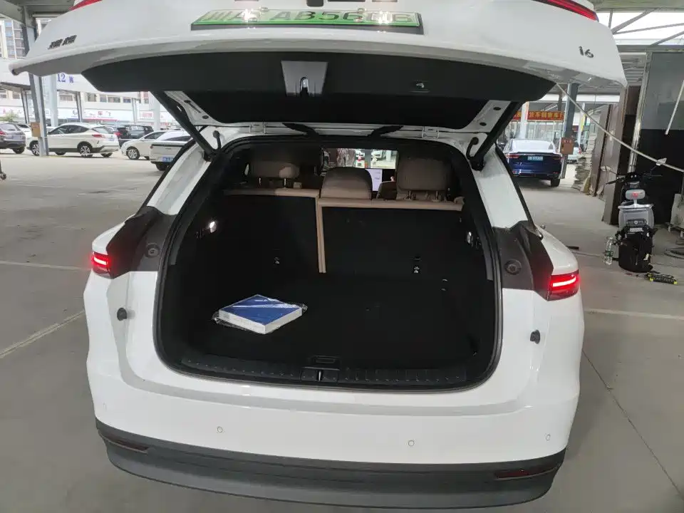 Photo 18 - Li Auto i6