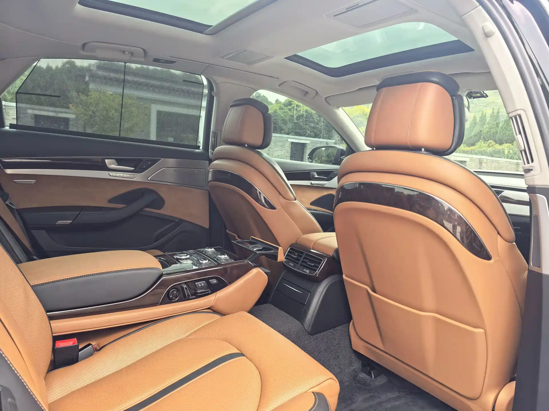 Photo 10 - Audi A8