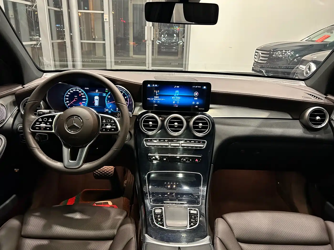 Mercedes-Benz GLC 2021 GLC 260 L 4MATIC Sporty фото 9