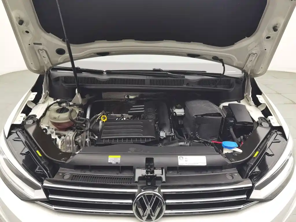 Photo 6 - Volkswagen Touran