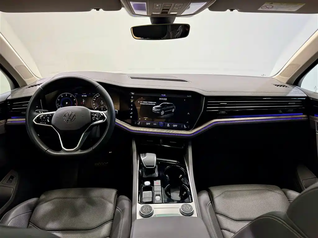 Volkswagen Touareg 2023 3.0TSI R-Line Black Sports Package фото 14