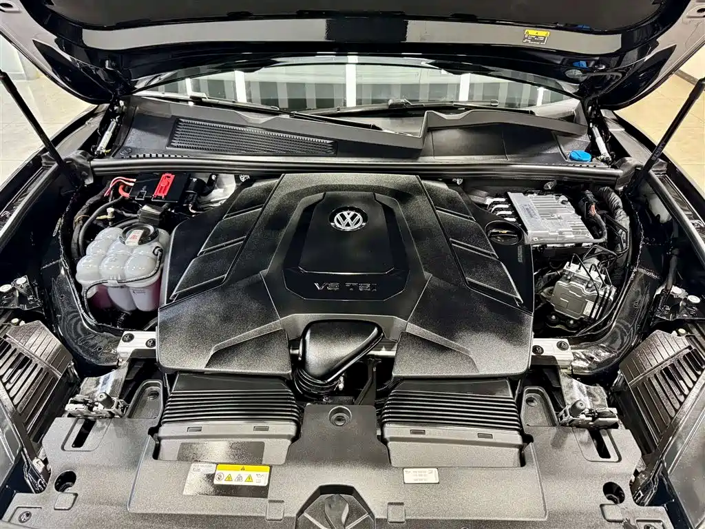 Volkswagen Touareg 2023 3.0TSI R-Line Black Sports Package фото 11