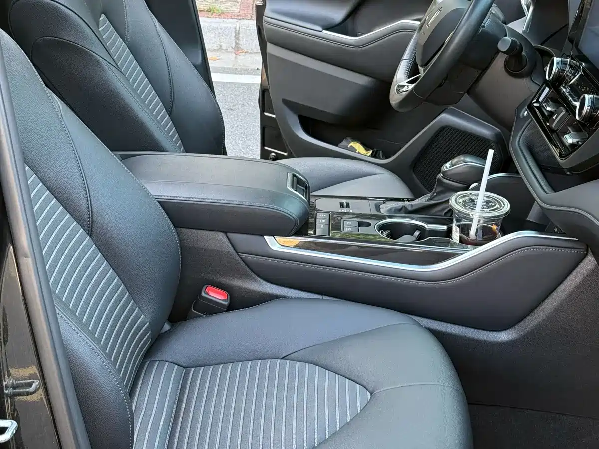 Toyota Crown Kluger 2023 2.5L HEV AWD Luxury Edition фото 4
